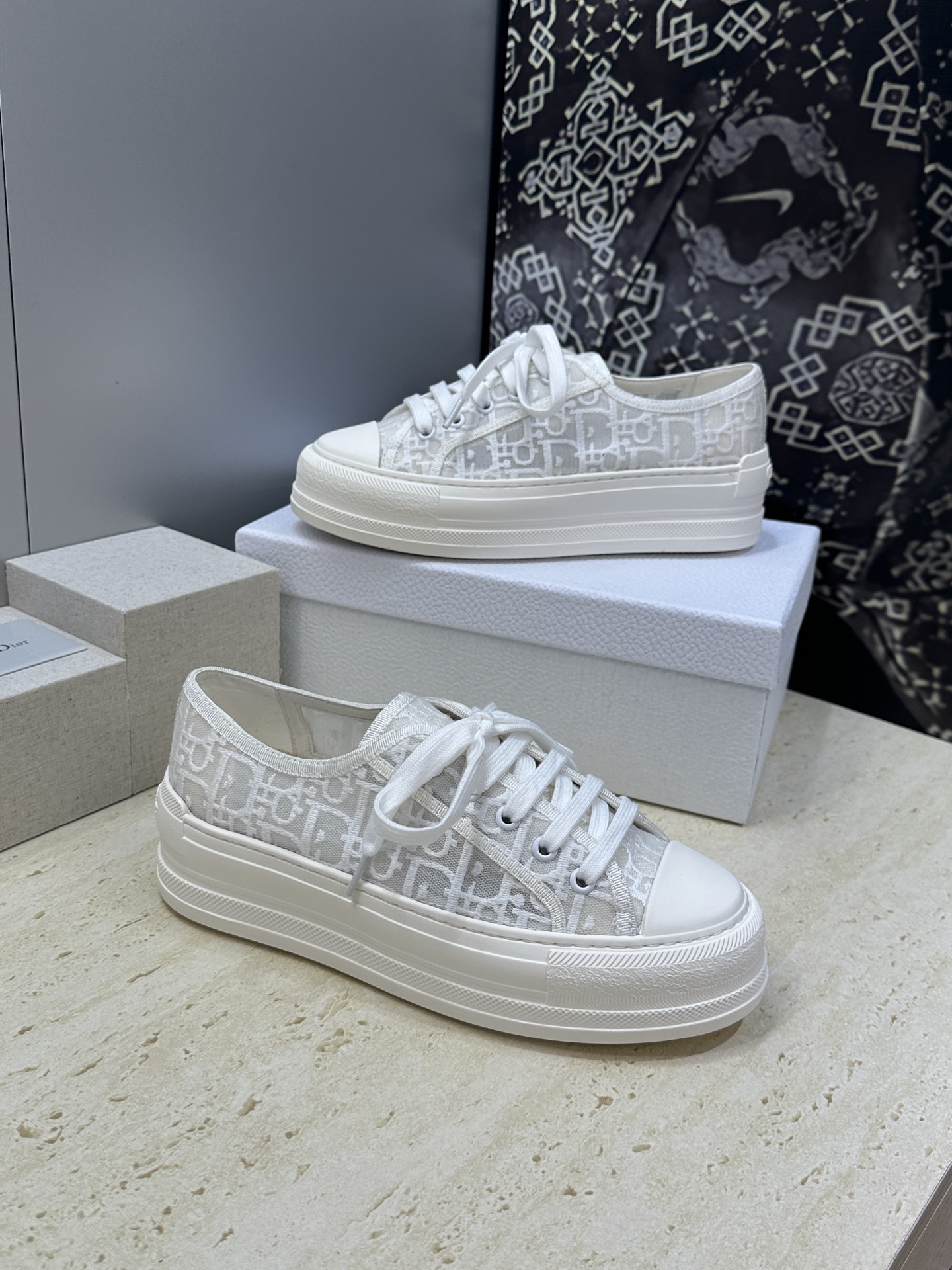 Dior 迪奥 2026早春新款Walkn系列新色情侣装厚底圆头绑带休闲滑板鞋  CD标志性暗花字母lo