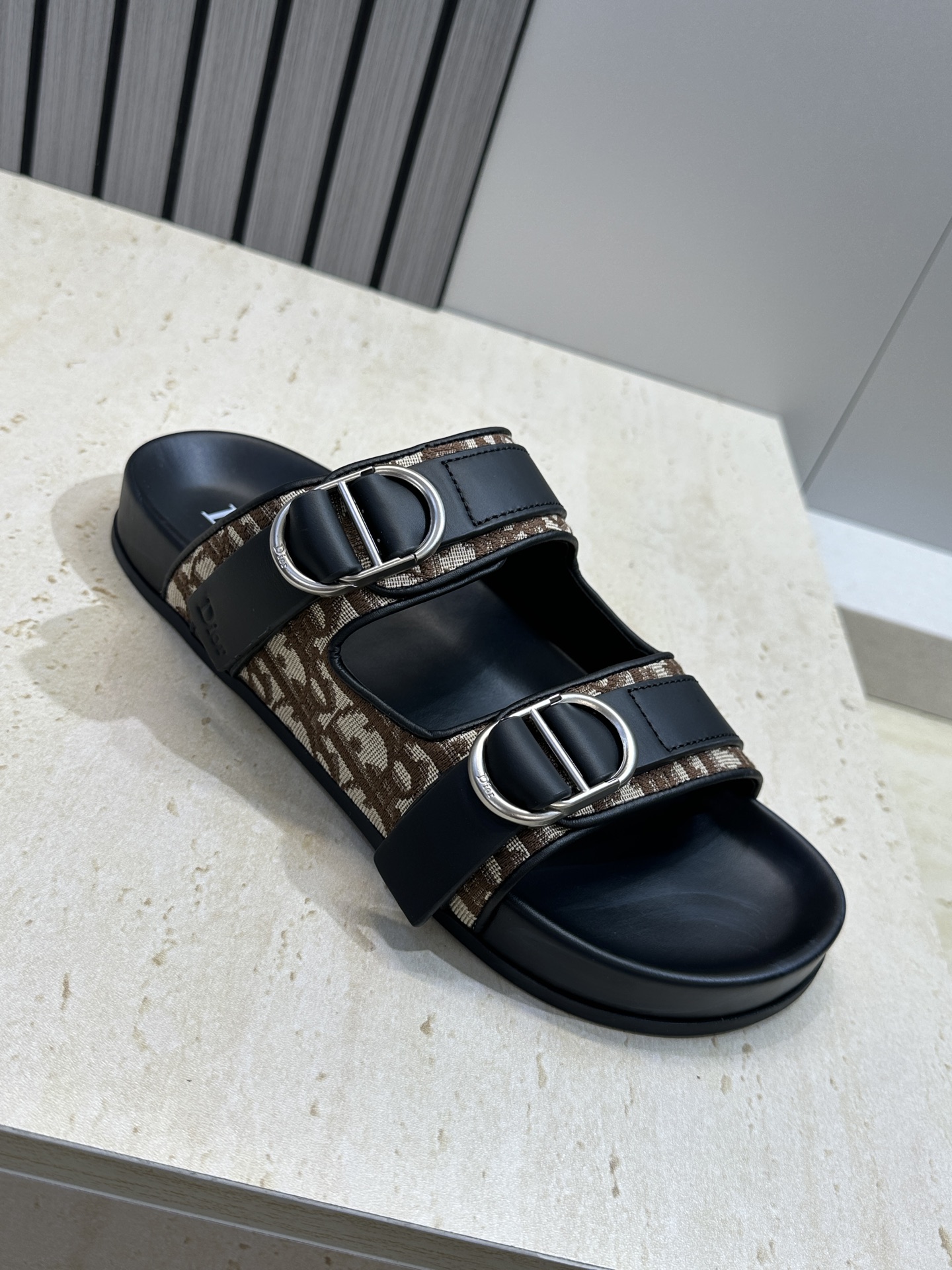 Dior 迪奥 2026春夏走秀新款Alias沙滩男鞋 CD字母logo 五金扣Oblique老花明星同