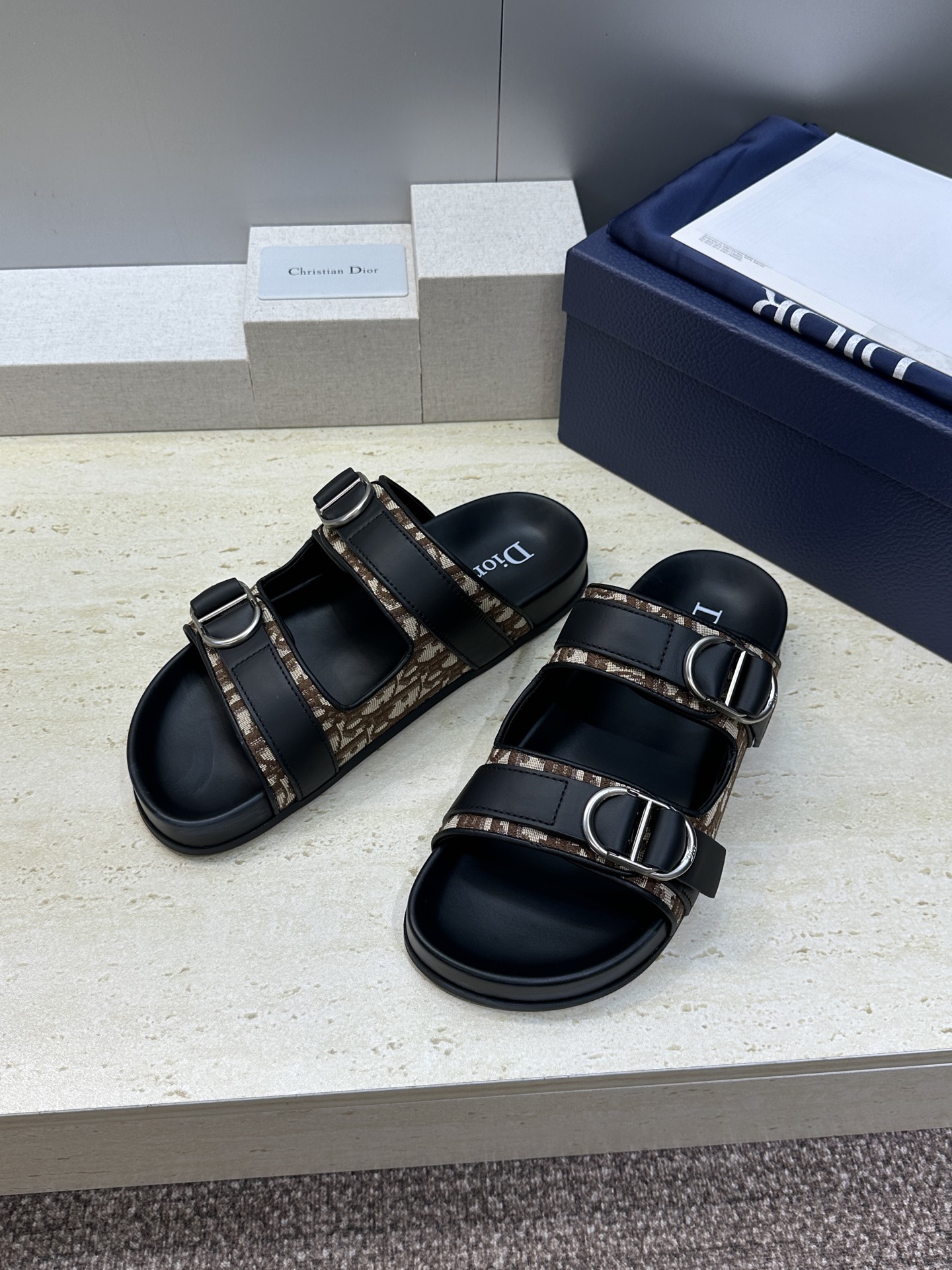 Dior 迪奥 2026春夏走秀新款Alias沙滩男鞋 CD字母logo 五金扣Oblique老花明星同