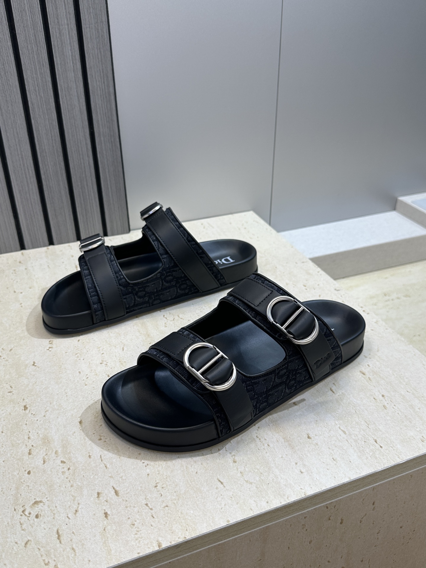 Dior 迪奥 2026春夏走秀新款Alias沙滩男鞋 CD字母logo 五金扣Oblique老花明星同