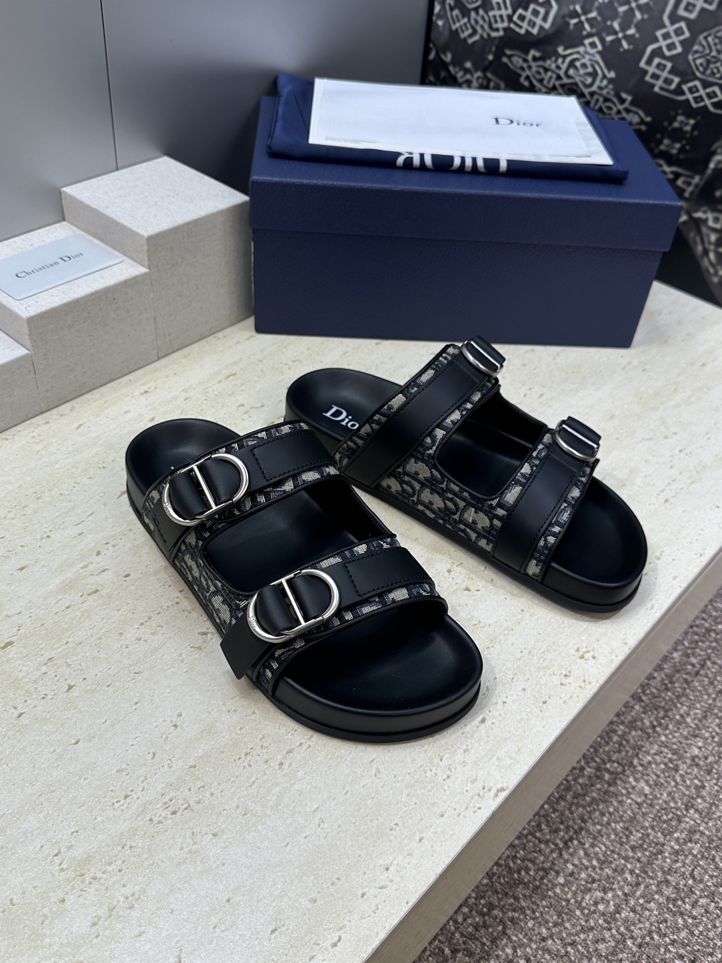 Dior 迪奥 2026春夏走秀新款Alias沙滩男鞋 CD字母logo 五金扣Oblique老花明星同