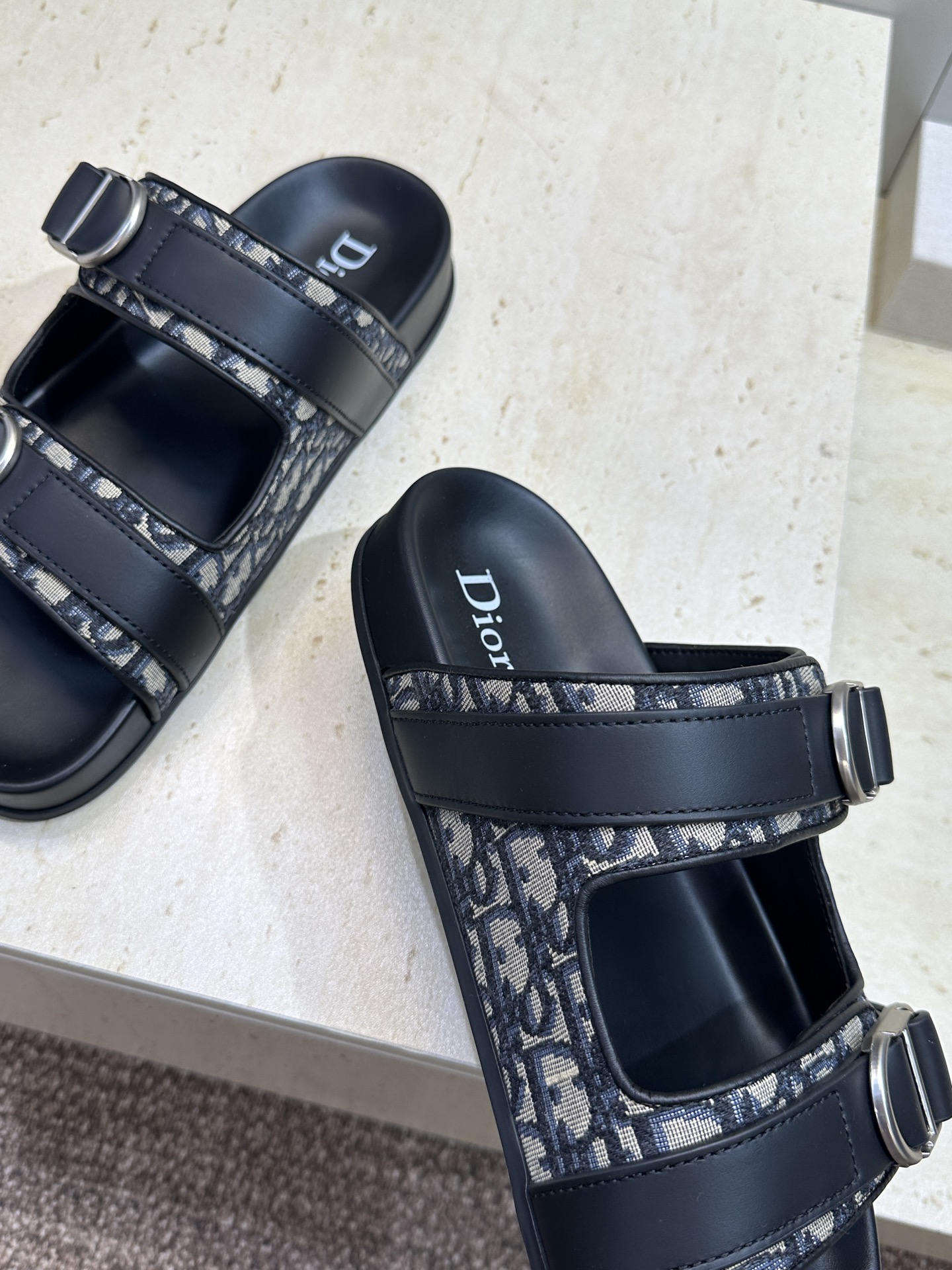 Dior 迪奥 2026春夏走秀新款Alias沙滩男鞋 CD字母logo 五金扣Oblique老花明星同
