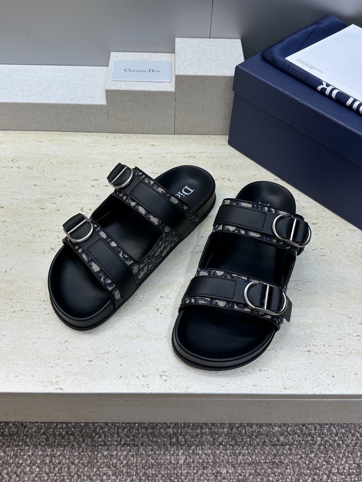 Dior 迪奥 2026春夏走秀新款Alias沙滩男鞋 CD字母logo 五金扣Oblique老花明星同