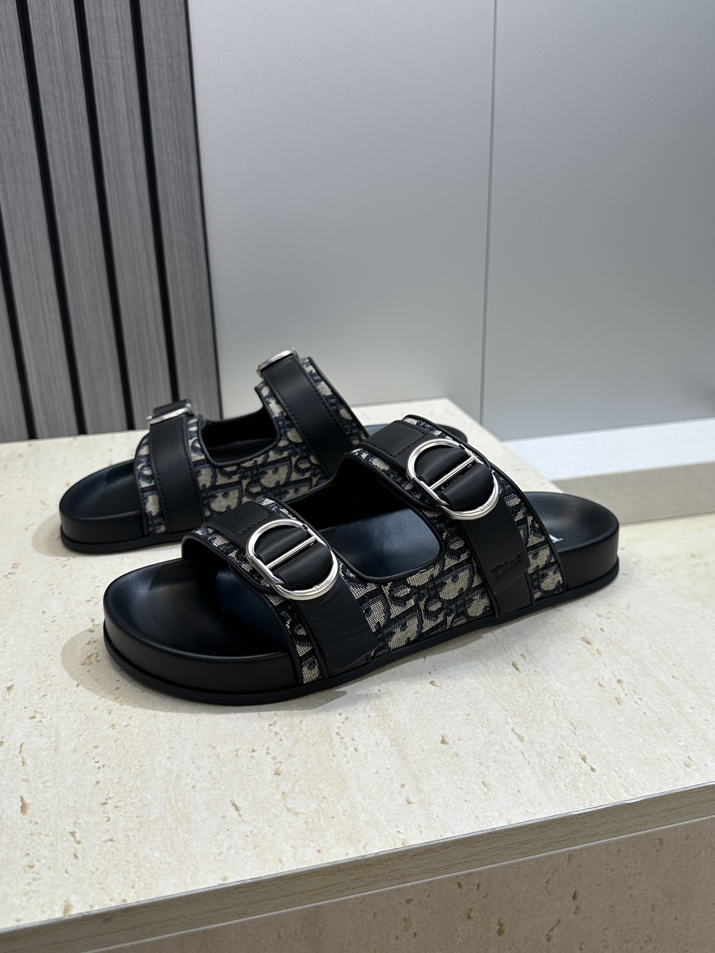 Dior 迪奥 2026春夏走秀新款Alias沙滩男鞋 CD字母logo 五金扣Oblique老花明星同