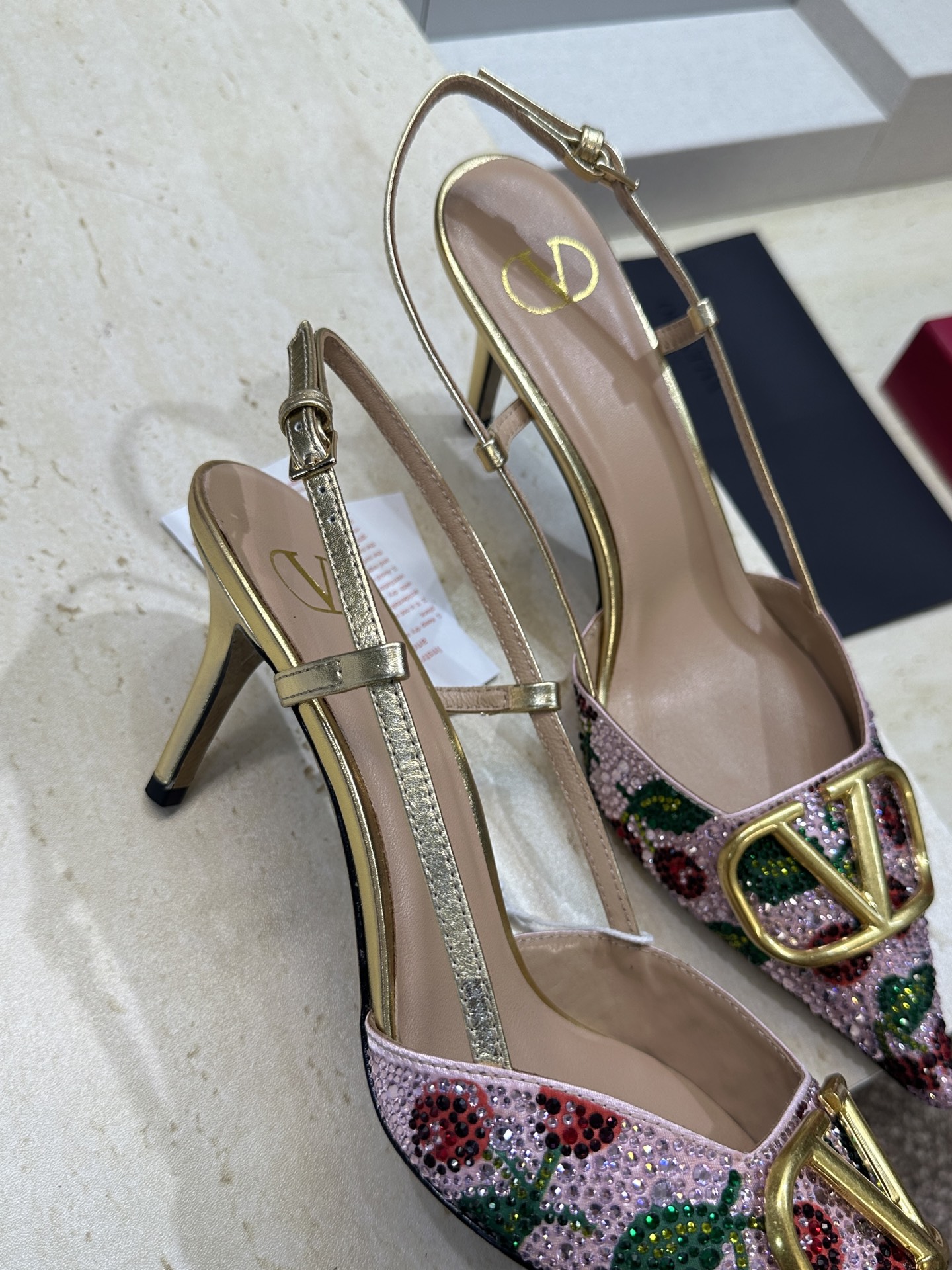 Valentino 2026春夏系列新款幻彩水钻拼色女鞋 华伦天奴字母logo五金扣尖头高跟穆勒凉拖鞋材