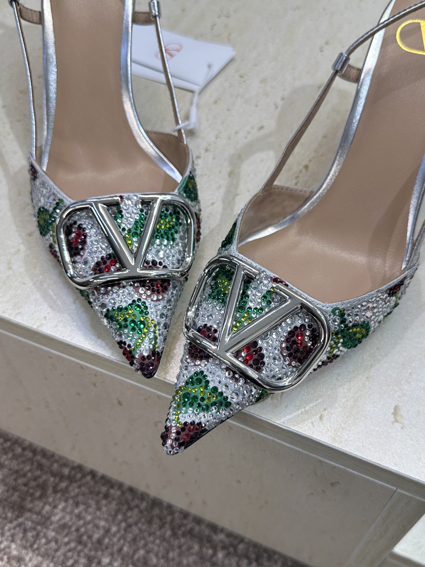 Valentino 2026春夏系列新款幻彩水钻拼色女鞋 华伦天奴字母logo五金扣尖头高跟穆勒凉拖鞋材