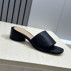 Maison Margiela 马吉拉 2026春夏新款粗跟方头分趾女鞋 MM6字母logo中跟拼色露趾 Maison Margiela 马吉拉 2026春夏新款粗跟方头分趾女鞋 MM6字母logo中跟拼色露趾