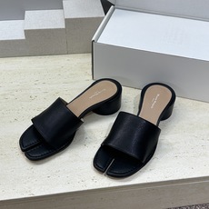 Maison Margiela 马吉拉 2026春夏新款粗跟方头分趾女鞋 MM6字母logo中跟拼色露趾 Maison Margiela 马吉拉 2026春夏新款粗跟方头分趾女鞋 MM6字母logo中跟拼色露趾