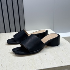 Maison Margiela 马吉拉 2026春夏新款粗跟方头分趾女鞋 MM6字母logo中跟拼色露趾 Maison Margiela 马吉拉 2026春夏新款粗跟方头分趾女鞋 MM6字母logo中跟拼色露趾