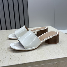 Maison Margiela 马吉拉 2026春夏新款粗跟方头分趾女鞋 MM6字母logo中跟拼色露趾 Maison Margiela 马吉拉 2026春夏新款粗跟方头分趾女鞋 MM6字母logo中跟拼色露趾