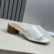 Maison Margiela 马吉拉 2026春夏新款粗跟方头分趾女鞋 MM6字母logo中跟拼色露趾 Maison Margiela 马吉拉 2026春夏新款粗跟方头分趾女鞋 MM6字母logo中跟拼色露趾