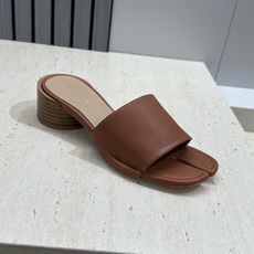 Maison Margiela 马吉拉 2026春夏新款粗跟方头分趾女鞋 MM6字母logo中跟拼色露趾 Maison Margiela 马吉拉 2026春夏新款粗跟方头分趾女鞋 MM6字母logo中跟拼色露趾