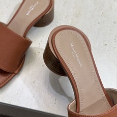 Maison Margiela 马吉拉 2026春夏新款粗跟方头分趾女鞋 MM6字母logo中跟拼色露趾 Maison Margiela 马吉拉 2026春夏新款粗跟方头分趾女鞋 MM6字母logo中跟拼色露趾