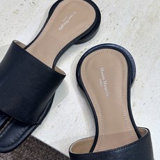 Maison Margiela 马吉拉 2026春夏新款方头分趾女鞋 MM6字母logo低跟拼色露趾凉拖 Maison Margiela 马吉拉 2026春夏新款方头分趾女鞋 MM6字母logo低跟拼色露趾凉拖