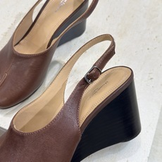 Maison Margiela 马吉拉 2026春夏新款坡跟女鞋 MM6字母logo高跟拼色分趾后空凉鞋 Maison Margiela 马吉拉 2026春夏新款坡跟女鞋 MM6字母logo高跟拼色分趾后空凉鞋