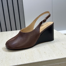 Maison Margiela 马吉拉 2026春夏新款坡跟女鞋 MM6字母logo高跟拼色分趾后空凉鞋 Maison Margiela 马吉拉 2026春夏新款坡跟女鞋 MM6字母logo高跟拼色分趾后空凉鞋