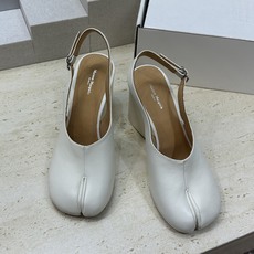 Maison Margiela 马吉拉 2026春夏新款坡跟女鞋 MM6字母logo高跟拼色分趾后空凉鞋 Maison Margiela 马吉拉 2026春夏新款坡跟女鞋 MM6字母logo高跟拼色分趾后空凉鞋