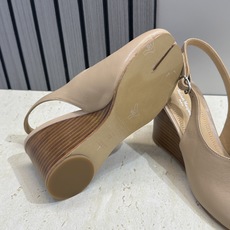 Maison Margiela 马吉拉 2026春夏新款坡跟女鞋 MM6字母logo高跟拼色分趾后空凉鞋 Maison Margiela 马吉拉 2026春夏新款坡跟女鞋 MM6字母logo高跟拼色分趾后空凉鞋