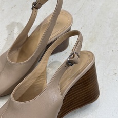 Maison Margiela 马吉拉 2026春夏新款坡跟女鞋 MM6字母logo高跟拼色分趾后空凉鞋 Maison Margiela 马吉拉 2026春夏新款坡跟女鞋 MM6字母logo高跟拼色分趾后空凉鞋