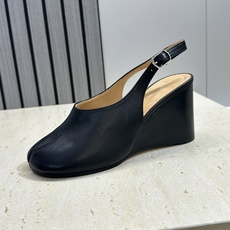 Maison Margiela 马吉拉 2026春夏新款坡跟女鞋 MM6字母logo高跟拼色分趾后空凉鞋 Maison Margiela 马吉拉 2026春夏新款坡跟女鞋 MM6字母logo高跟拼色分趾后空凉鞋