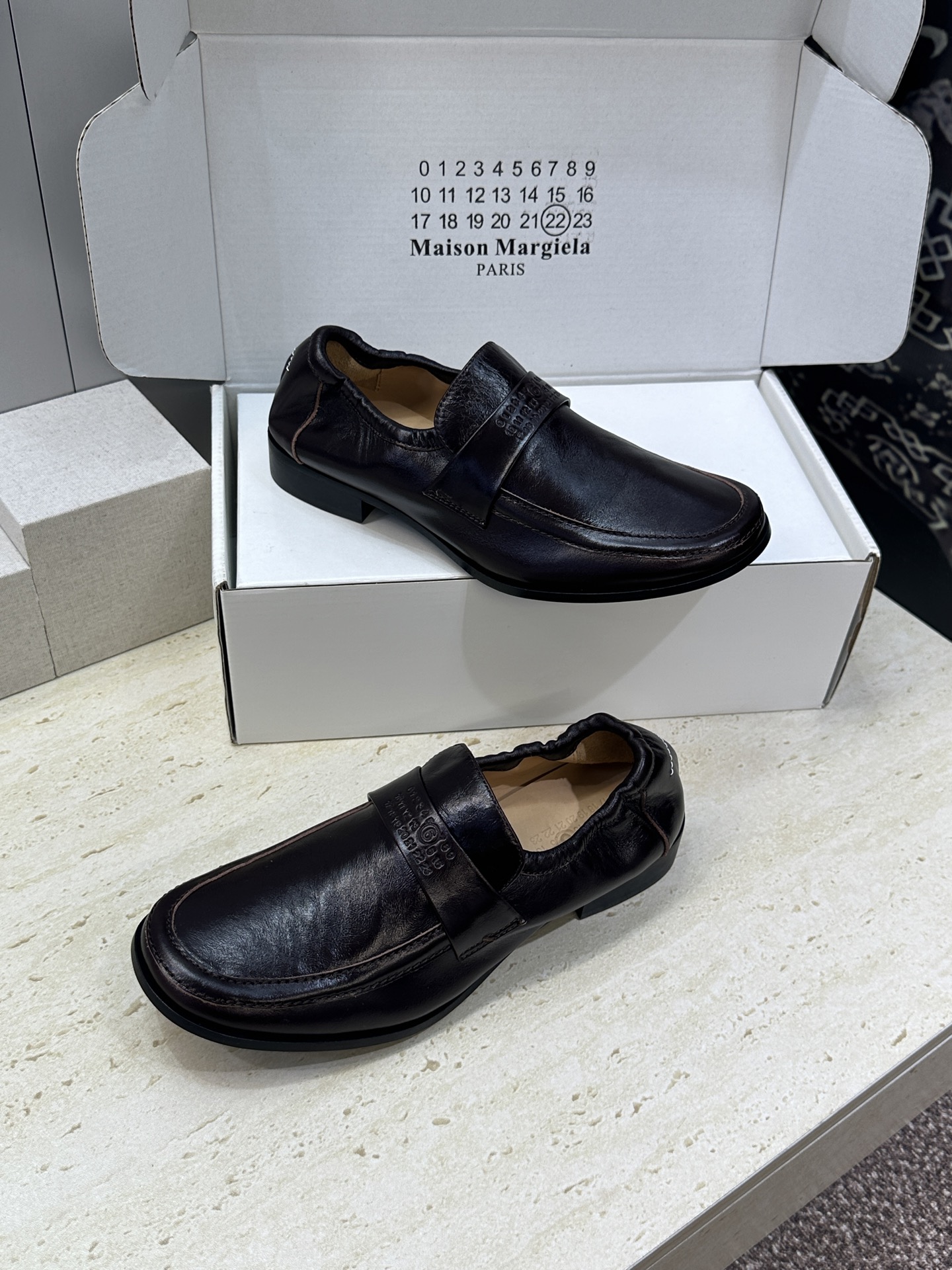 Maison Margiela 马吉拉 2026春夏新款玛丽珍弹力芭蕾舞娃娃女单鞋 MM6字母logo皮