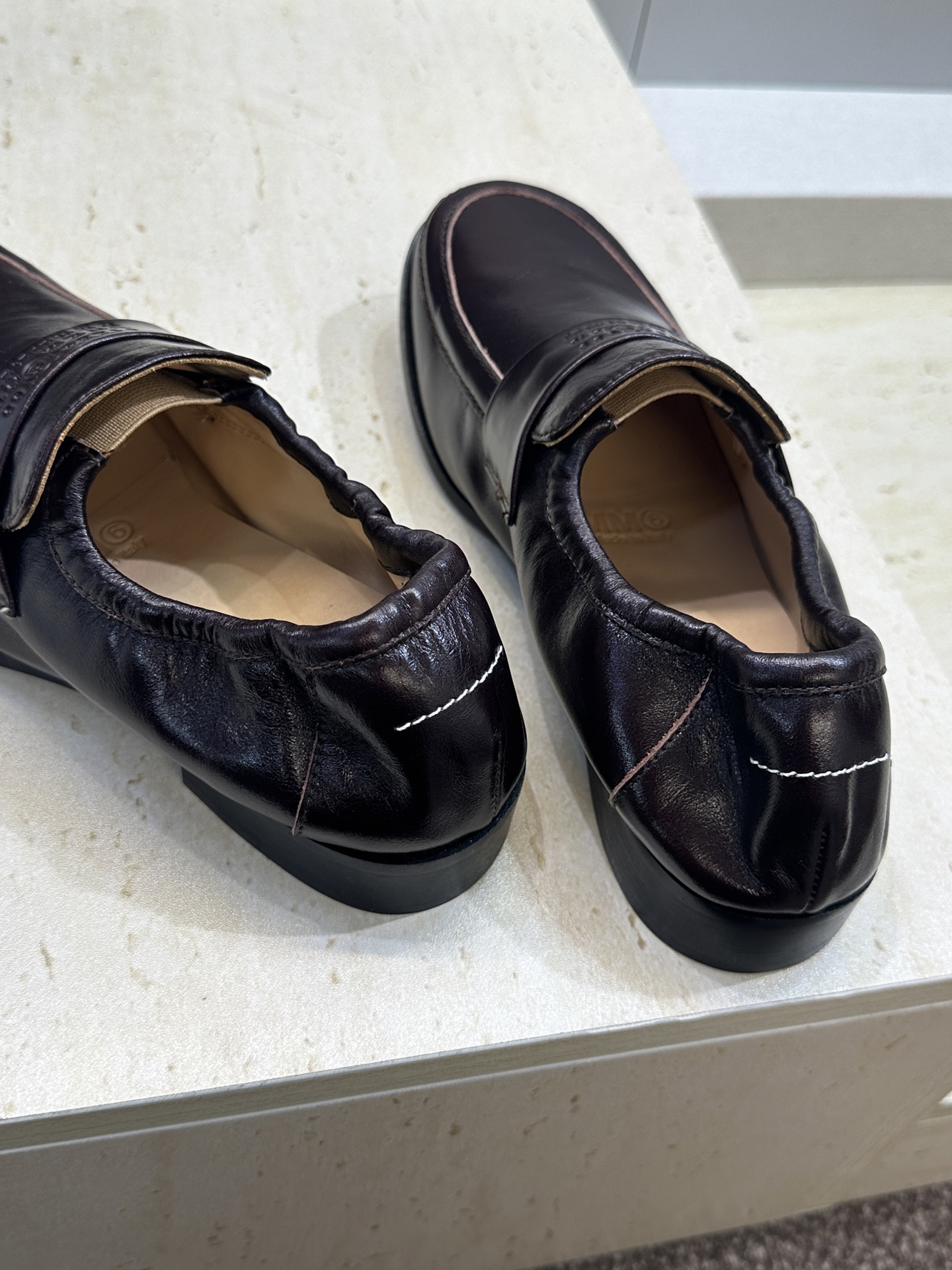 Maison Margiela 马吉拉 2026春夏新款玛丽珍弹力芭蕾舞娃娃女单鞋 MM6字母logo皮