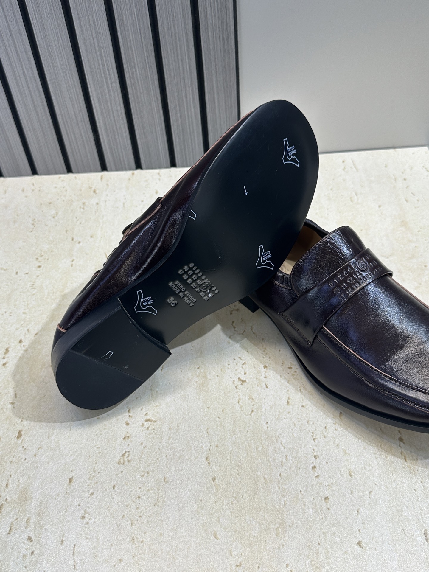 Maison Margiela 马吉拉 2026春夏新款玛丽珍弹力芭蕾舞娃娃女单鞋 MM6字母logo皮