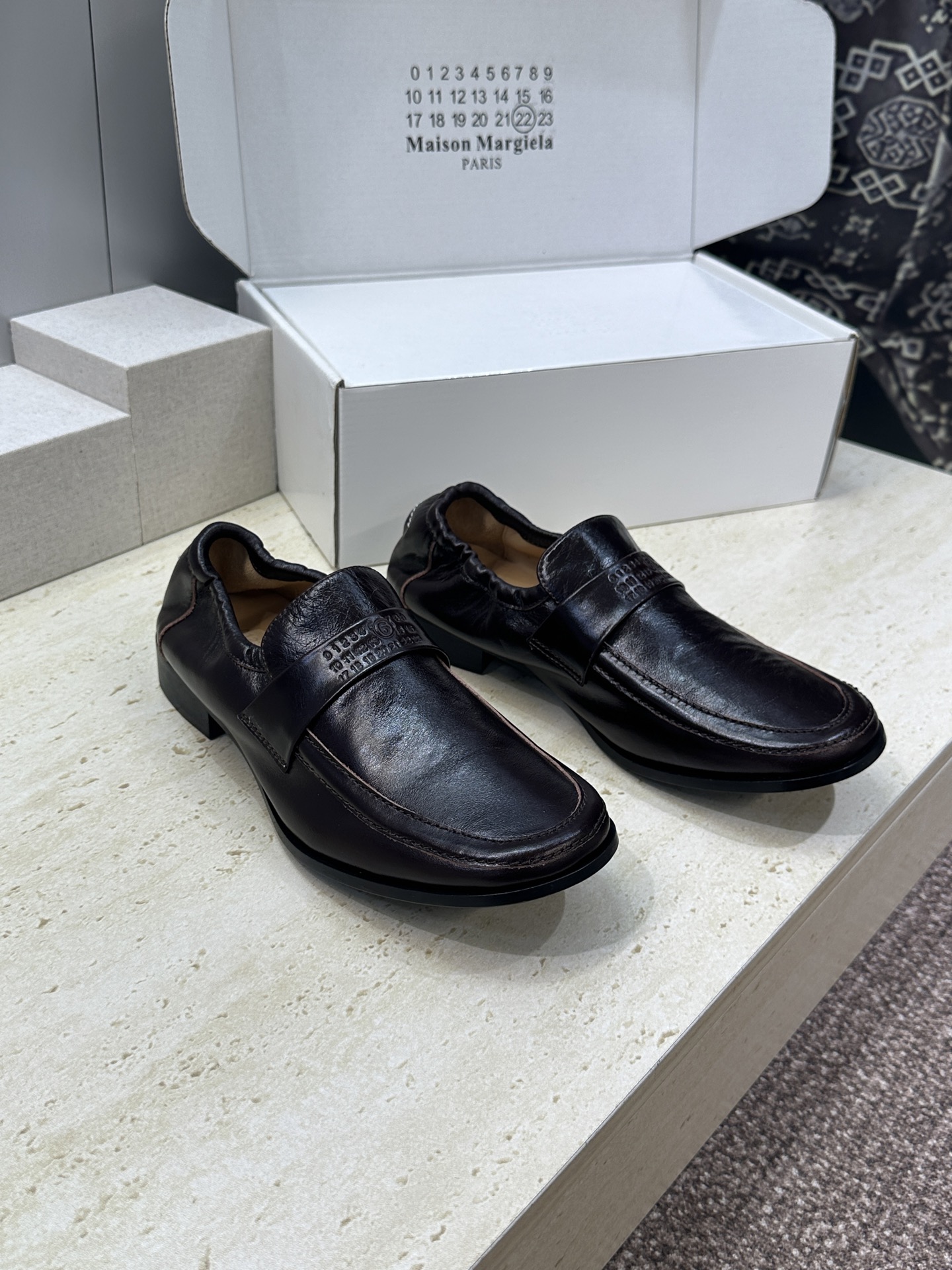 Maison Margiela 马吉拉 2026春夏新款玛丽珍弹力芭蕾舞娃娃女单鞋 MM6字母logo皮