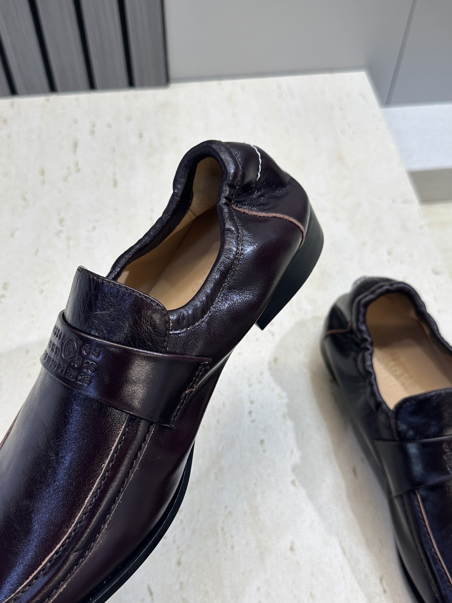 Maison Margiela 马吉拉 2026春夏新款玛丽珍弹力芭蕾舞娃娃女单鞋 MM6字母logo皮