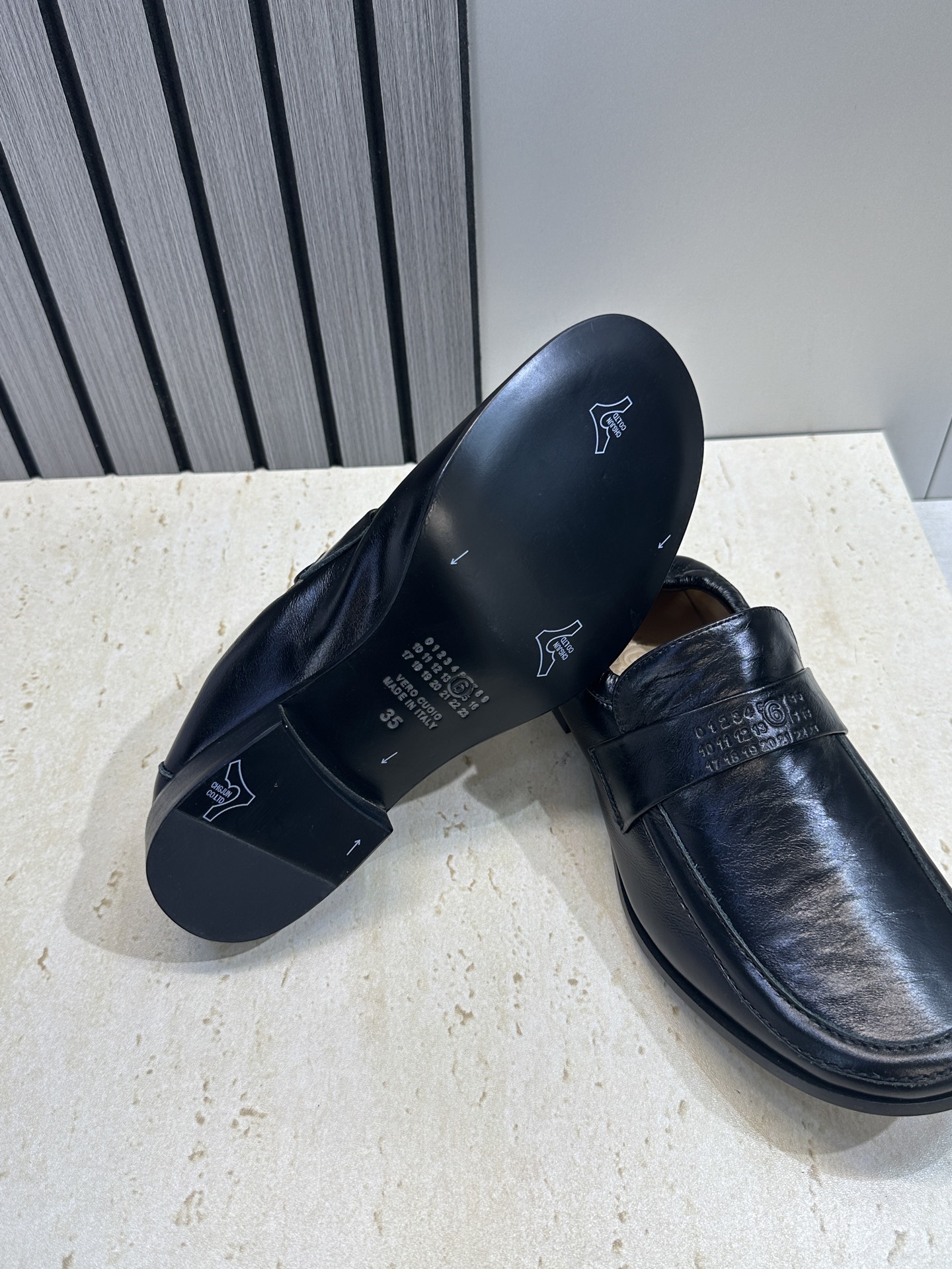 Maison Margiela 马吉拉 2026春夏新款玛丽珍弹力芭蕾舞娃娃女单鞋 MM6字母logo皮