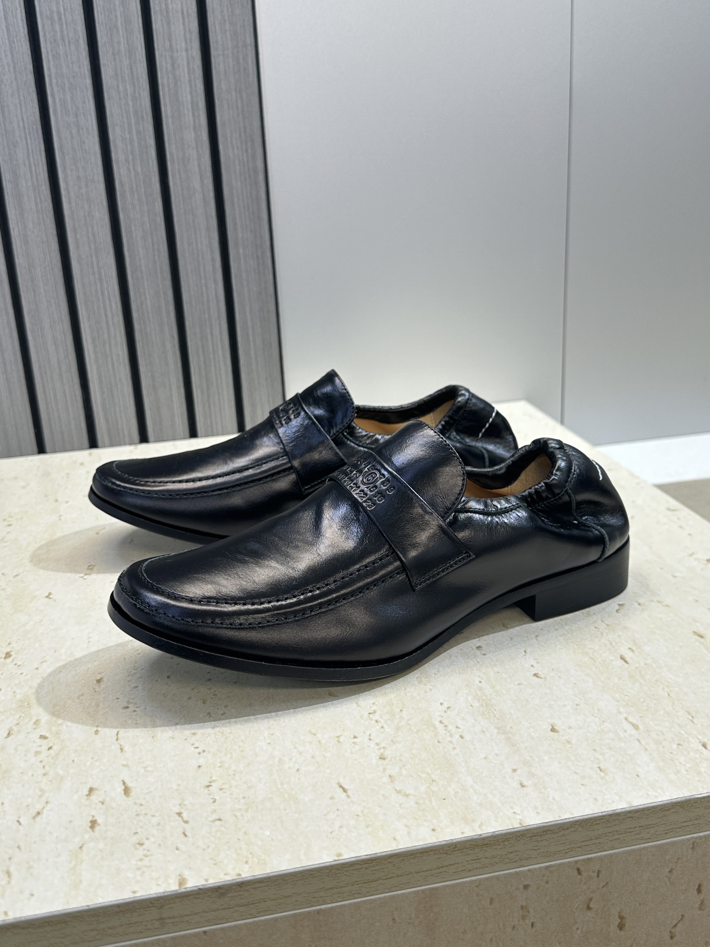 Maison Margiela 马吉拉 2026春夏新款玛丽珍弹力芭蕾舞娃娃女单鞋 MM6字母logo皮