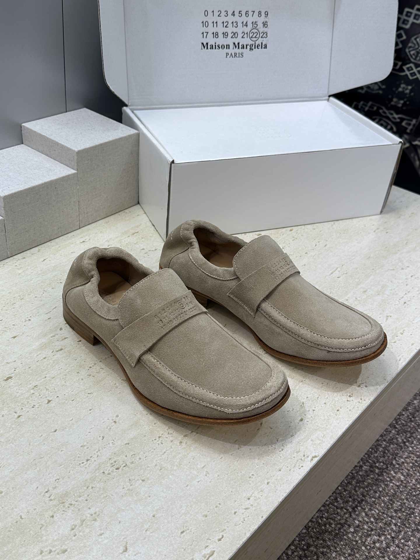 Maison Margiela 马吉拉 2026春夏新款玛丽珍弹力芭蕾舞娃娃女单鞋 MM6字母logo皮