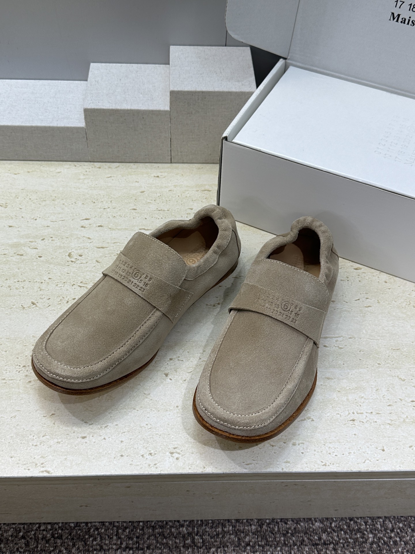 Maison Margiela 马吉拉 2026春夏新款玛丽珍弹力芭蕾舞娃娃女单鞋 MM6字母logo皮
