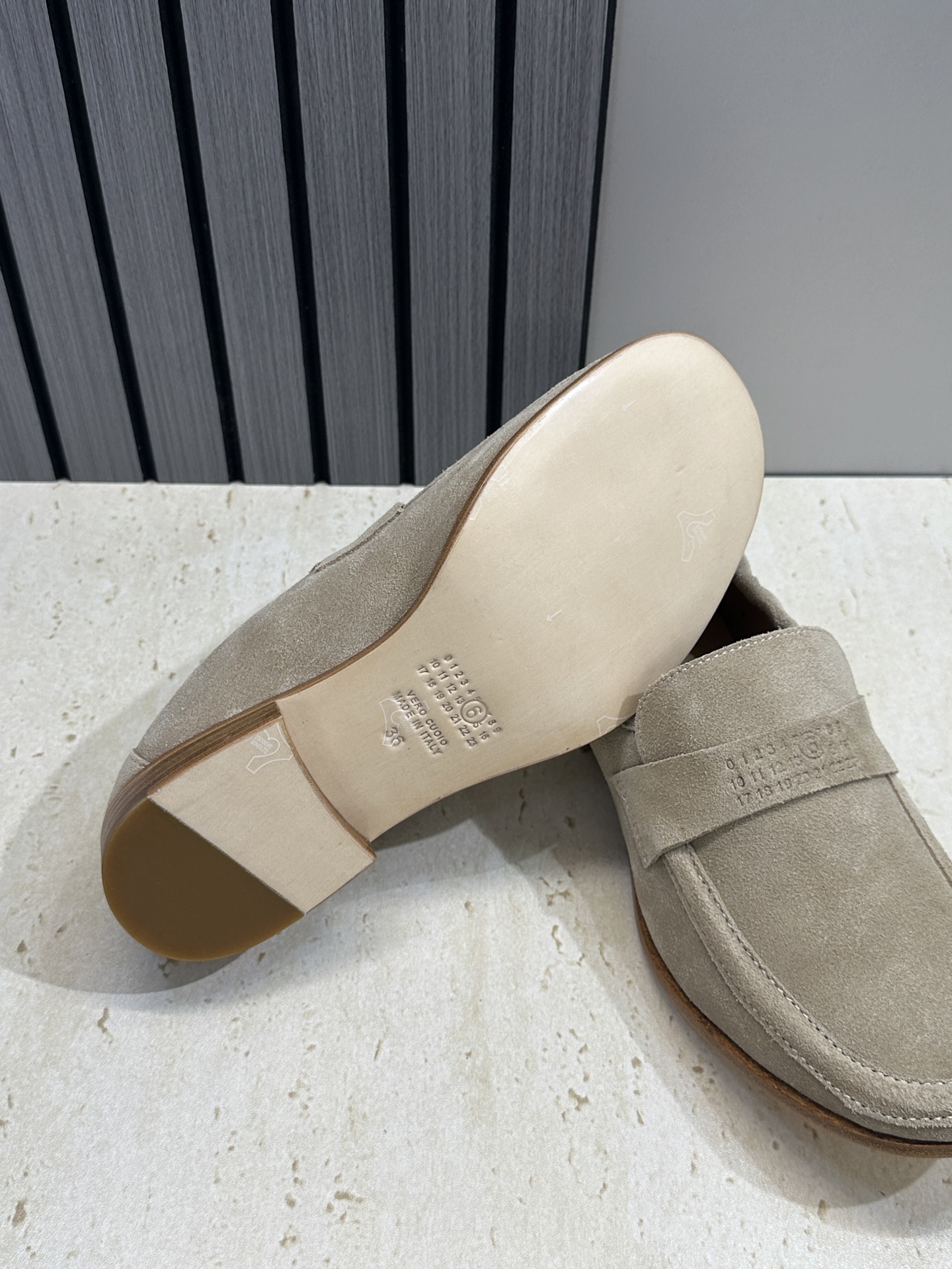 Maison Margiela 马吉拉 2026春夏新款玛丽珍弹力芭蕾舞娃娃女单鞋 MM6字母logo皮