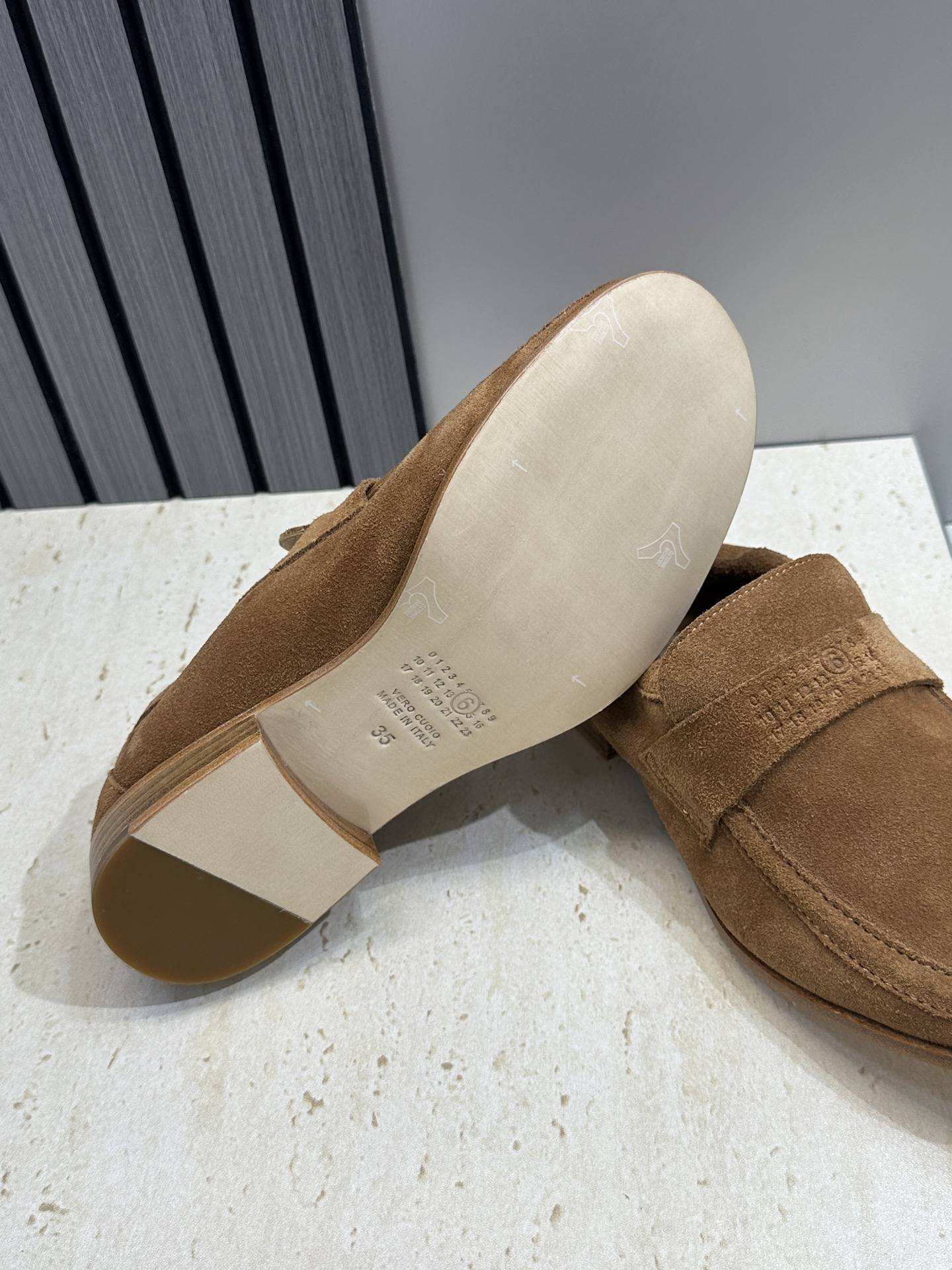 Maison Margiela 马吉拉 2026春夏新款玛丽珍弹力芭蕾舞娃娃女单鞋 MM6字母logo皮