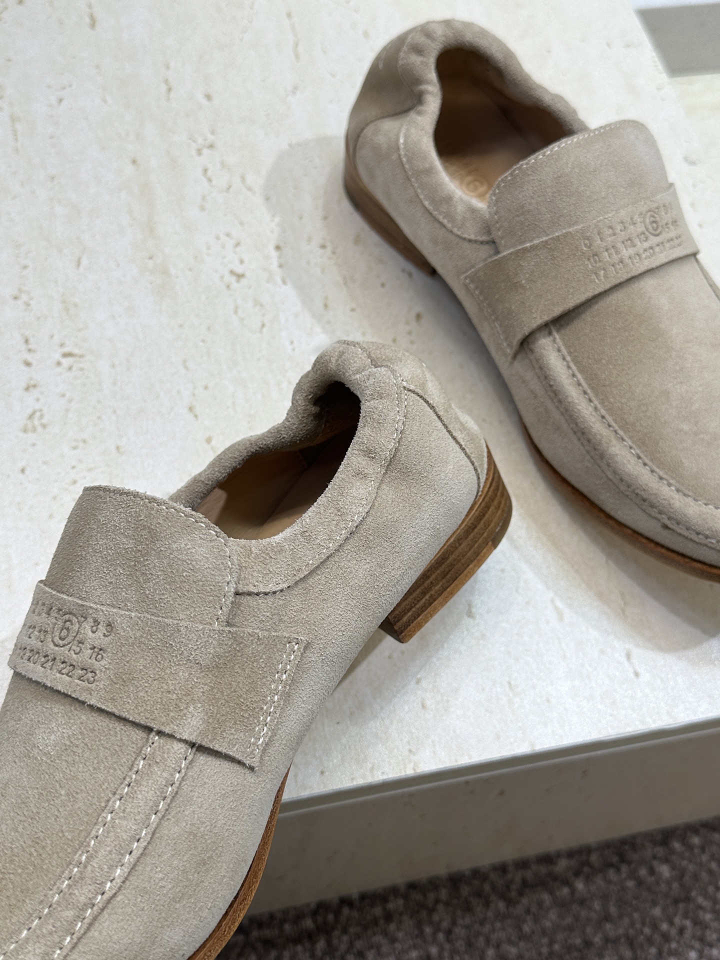 Maison Margiela 马吉拉 2026春夏新款玛丽珍弹力芭蕾舞娃娃女单鞋 MM6字母logo皮
