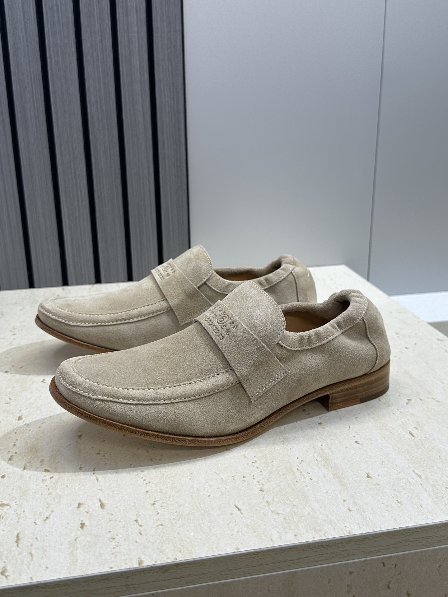 Maison Margiela 马吉拉 2026春夏新款玛丽珍弹力芭蕾舞娃娃女单鞋 MM6字母logo皮