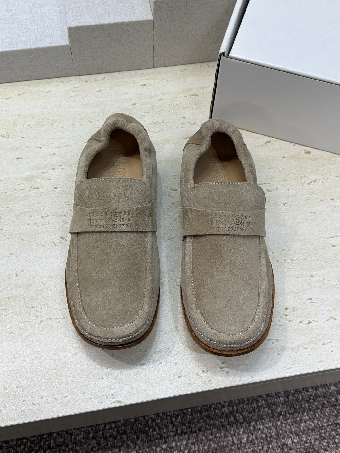 Maison Margiela 马吉拉 2026春夏新款玛丽珍弹力芭蕾舞娃娃女单鞋 MM6字母logo皮