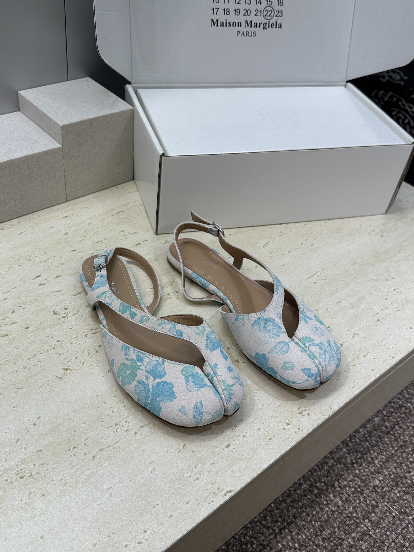 Maison Margiela 马吉拉 2026春夏新款中国风青花图案女鞋 MM6字母logo平底拼色分