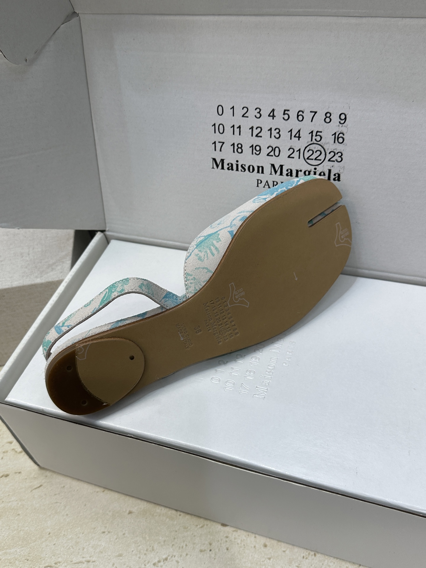 Maison Margiela 马吉拉 2026春夏新款中国风青花图案女鞋 MM6字母logo平底拼色分