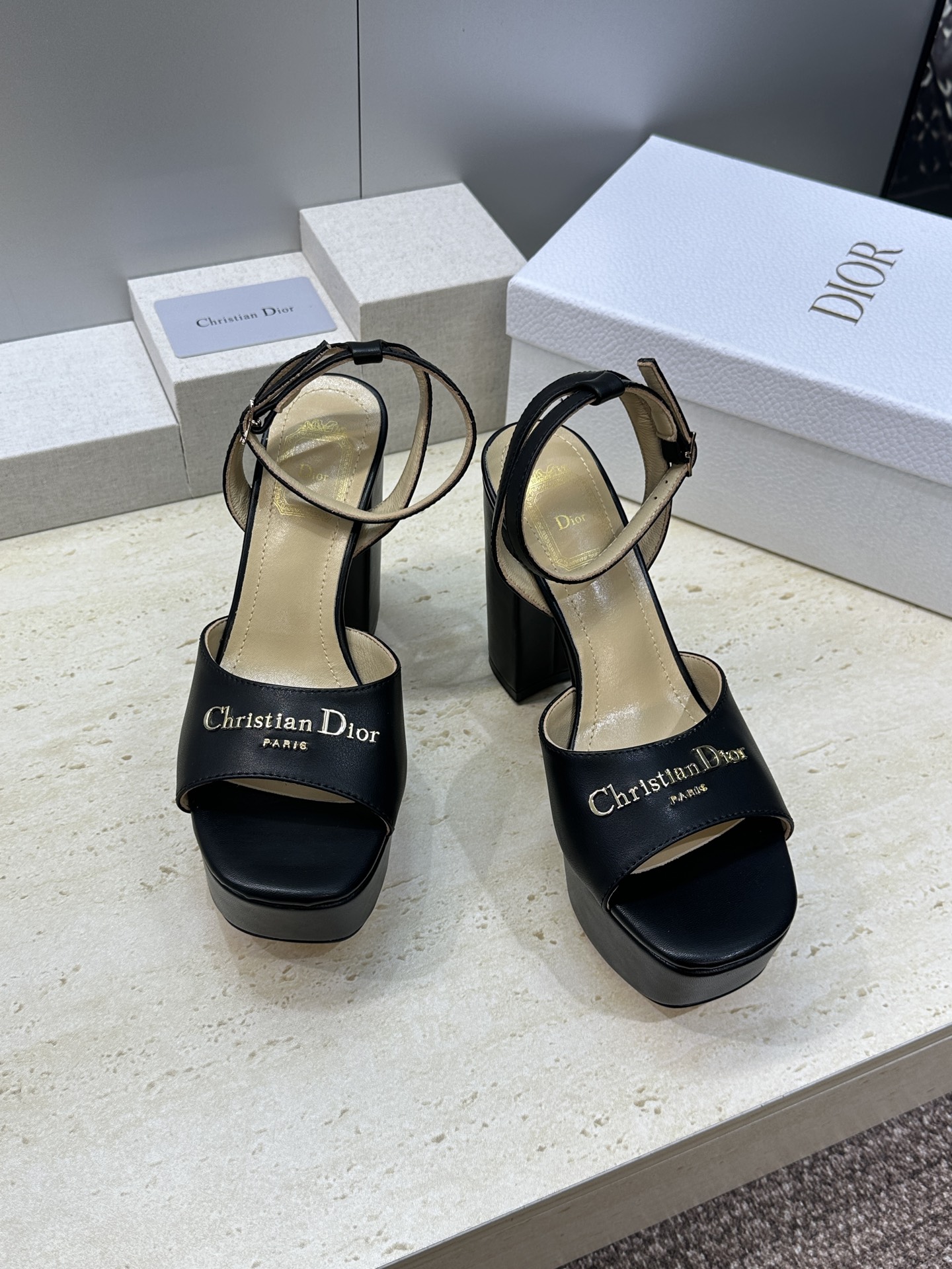迪奥 2026 春夏新款 Dior Or D-Lane 超高跟气场女鞋 CD字母logo五金扣厚底圆头防
