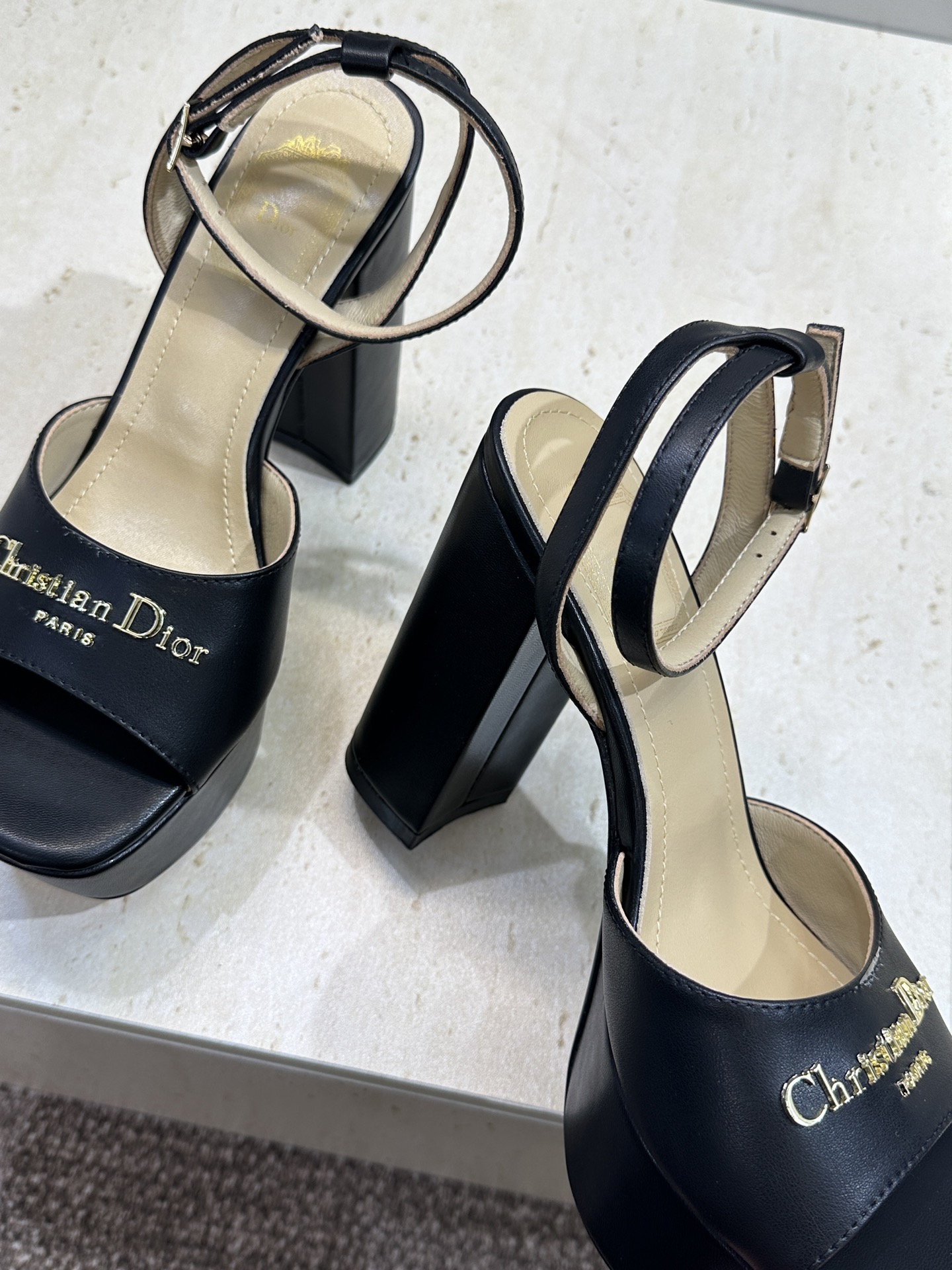 迪奥 2026 春夏新款 Dior Or D-Lane 超高跟气场女鞋 CD字母logo五金扣厚底圆头防