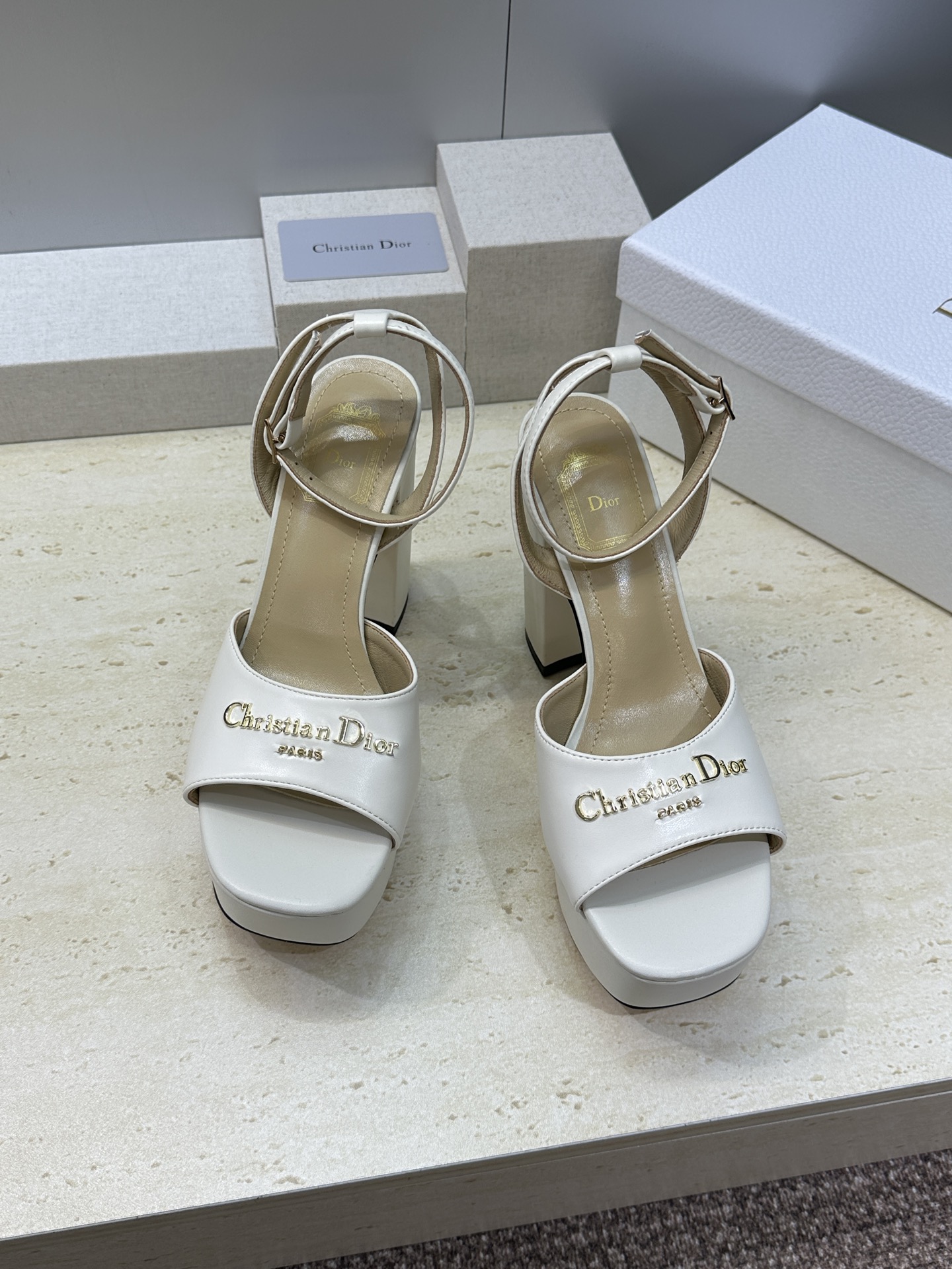 迪奥 2026 春夏新款 Dior Or D-Lane 超高跟气场女鞋 CD字母logo五金扣厚底圆头防