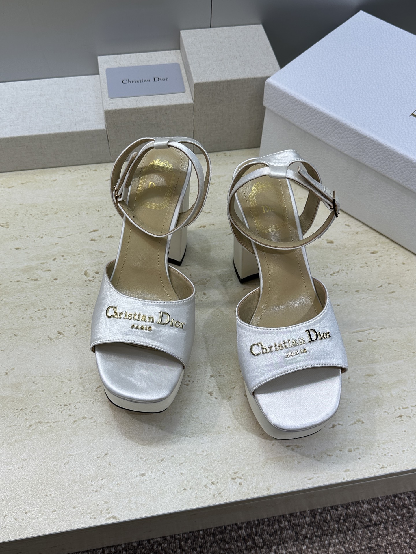 迪奥 2026 春夏新款 Dior Or D-Lane 超高跟气场女鞋 CD字母logo五金扣厚底圆头防