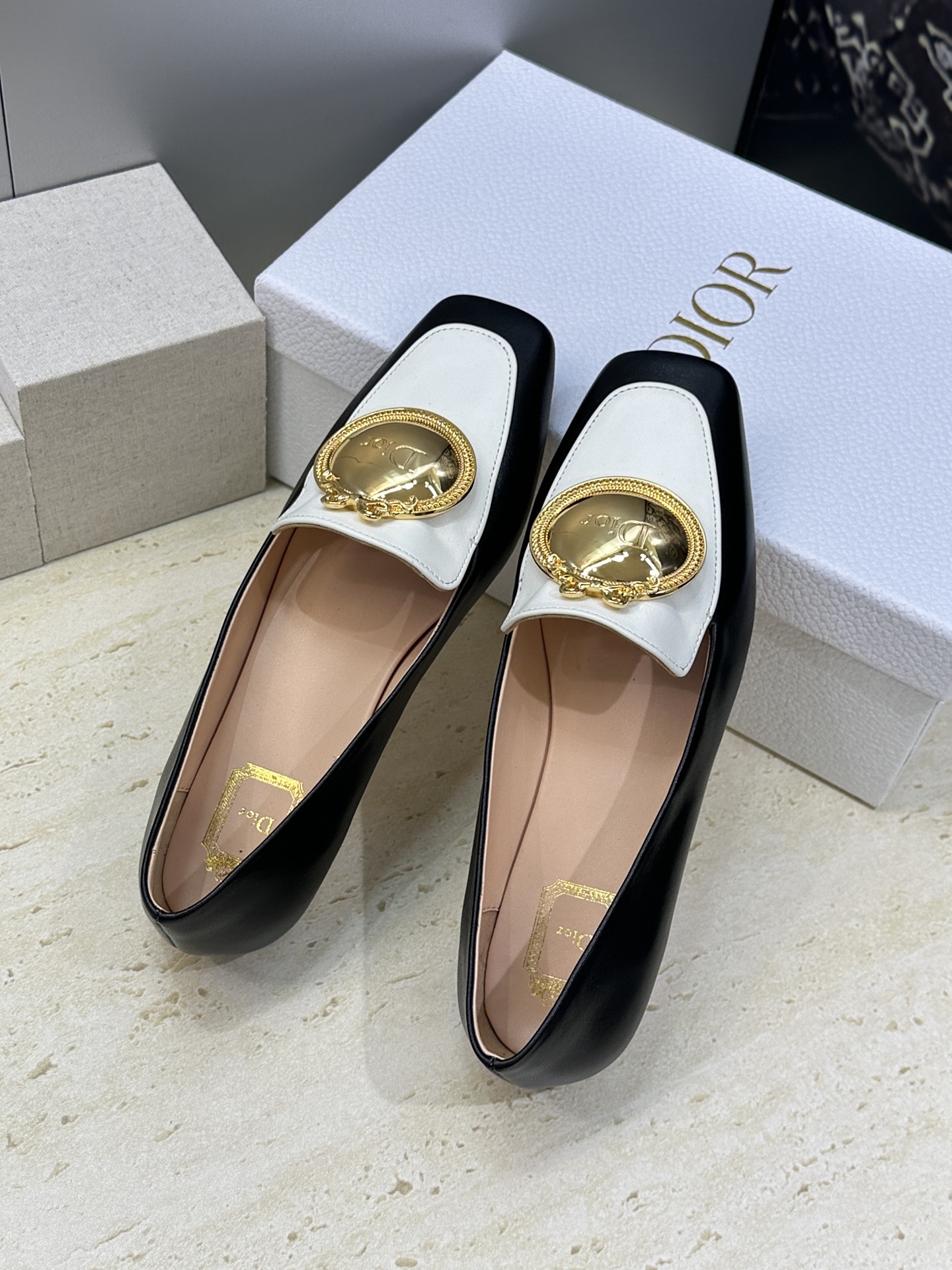 Dior 迪奥2026春夏新款 Medallion平底方头玛丽珍芭蕾舞娃娃女鞋 CD字母logo五金扣时