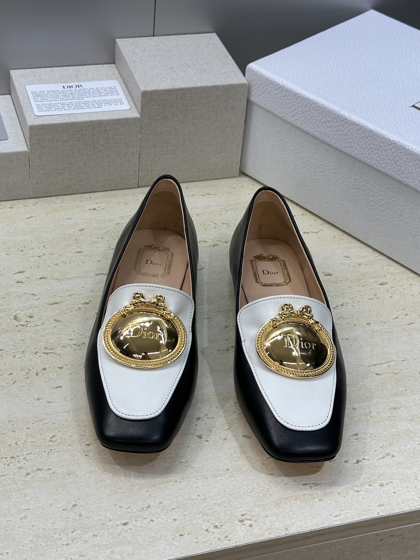 Dior 迪奥2026春夏新款 Medallion平底方头玛丽珍芭蕾舞娃娃女鞋 CD字母logo五金扣时