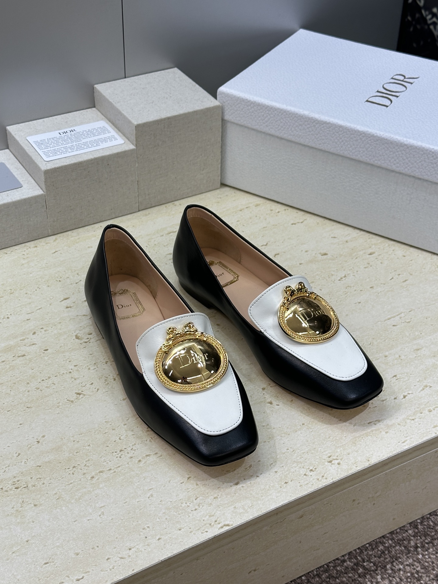 Dior 迪奥2026春夏新款 Medallion平底方头玛丽珍芭蕾舞娃娃女鞋 CD字母logo五金扣时