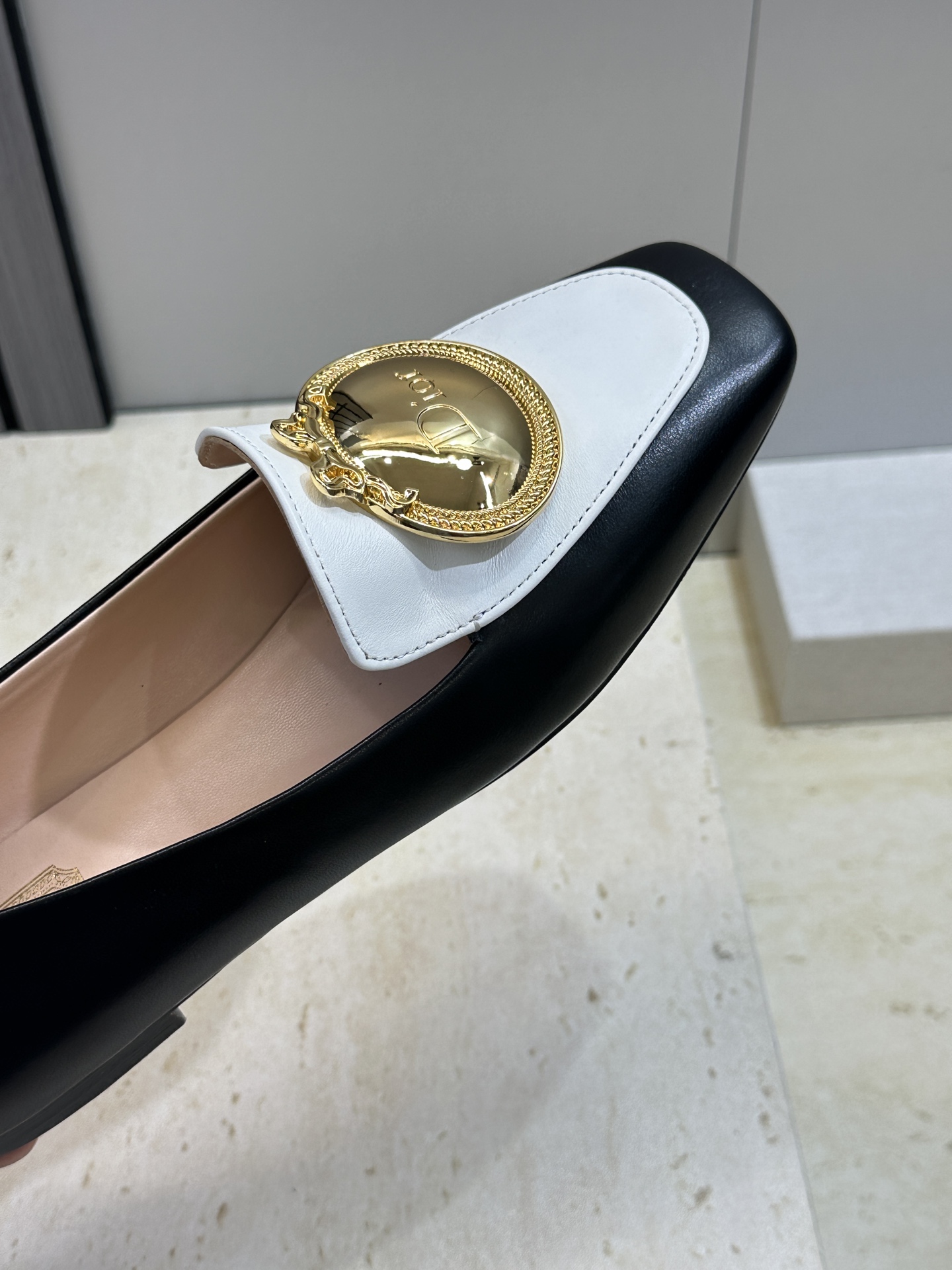 Dior 迪奥2026春夏新款 Medallion平底方头玛丽珍芭蕾舞娃娃女鞋 CD字母logo五金扣时