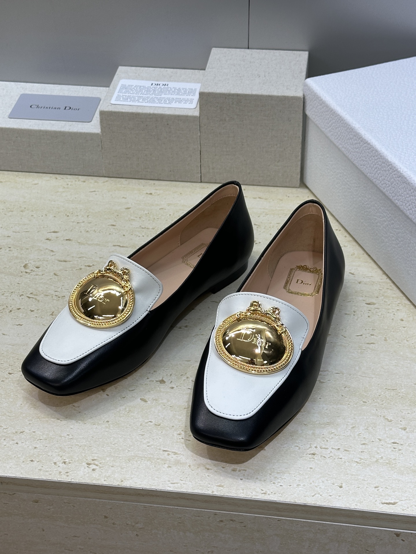 Dior 迪奥2026春夏新款 Medallion平底方头玛丽珍芭蕾舞娃娃女鞋 CD字母logo五金扣时