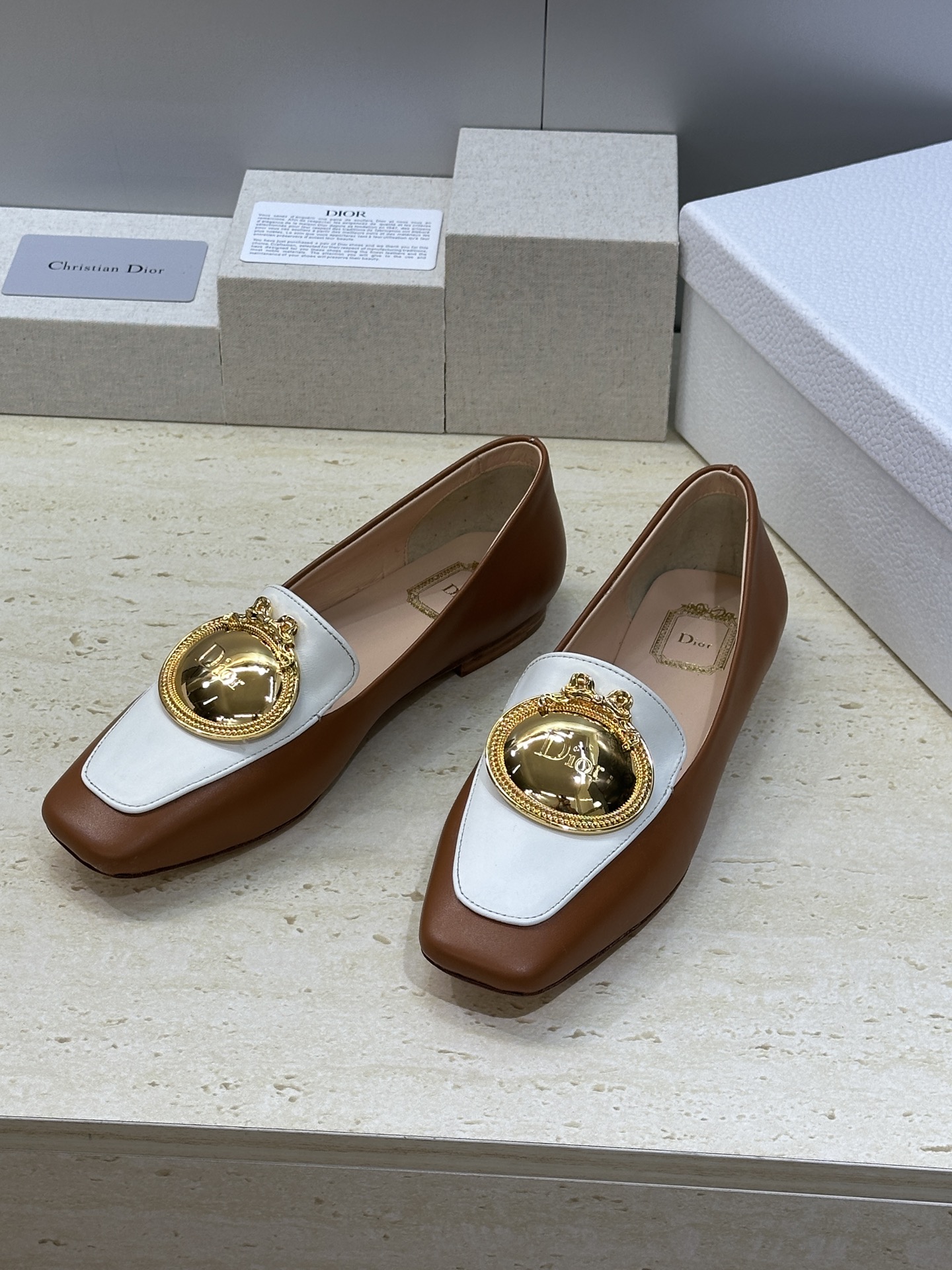 Dior 迪奥2026春夏新款 Medallion平底方头玛丽珍芭蕾舞娃娃女鞋 CD字母logo五金扣时